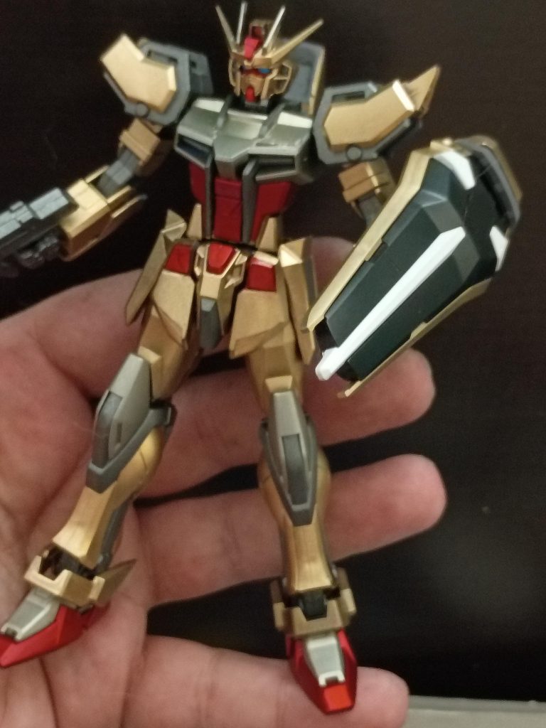 これはバックパックを塗装する前です。カスタム版のアカツキガンダム風に仕上げようとしたんですが、うまくできたかな?笑