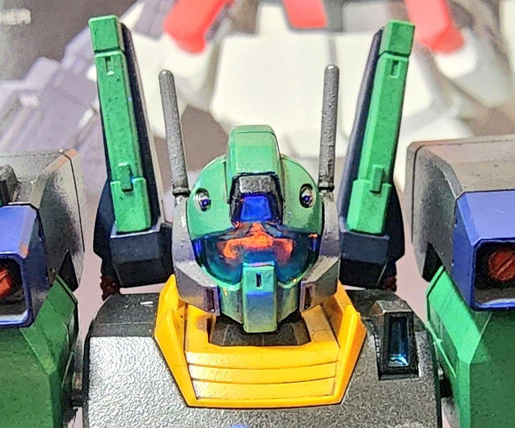 カメラアイはスモークブルーでヌルテカにして中は蛍光レッドでEXAMシステムみたくやってみたけどこれもビミョーでした😆