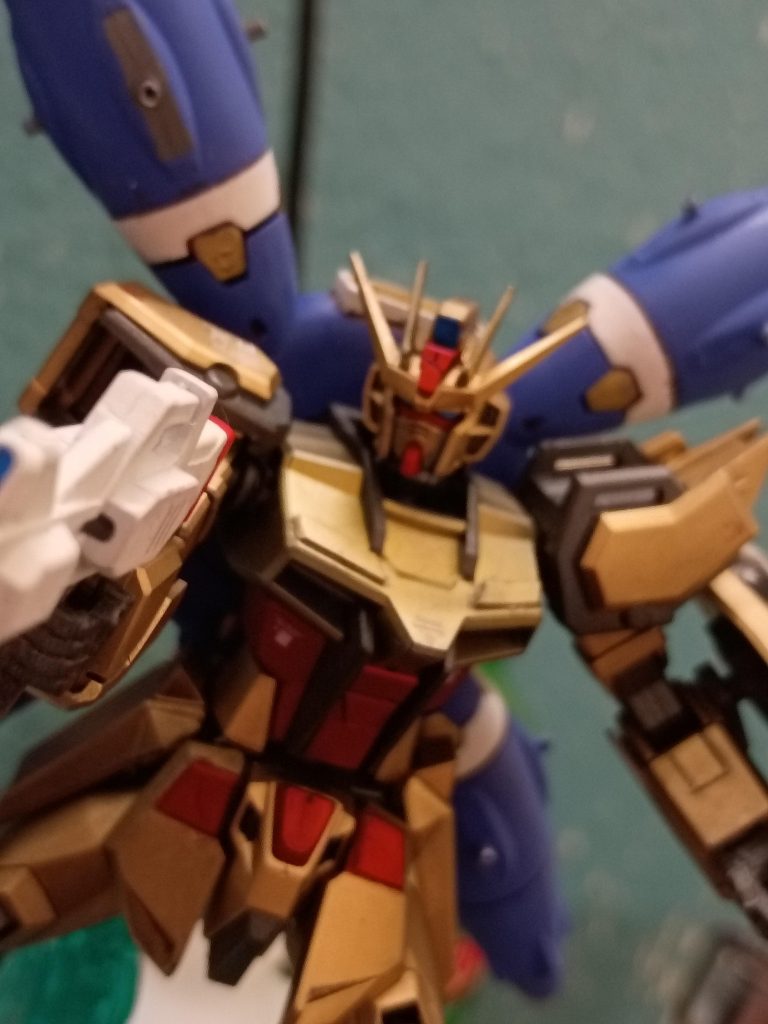 頭のカメラも目に合わせて塗装しました