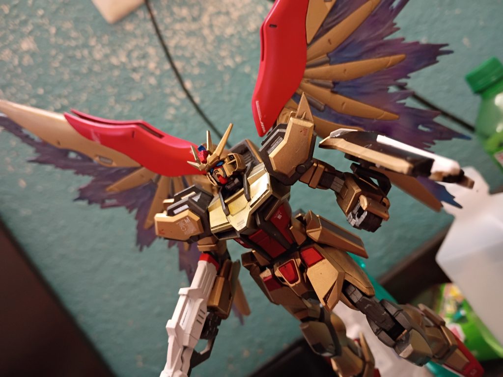 エクシードギャラクシーのバックパックアダプターを使って、デスティニーウィングを取り付けられるバックパックを装着できました。すごくかっこいいと思います。