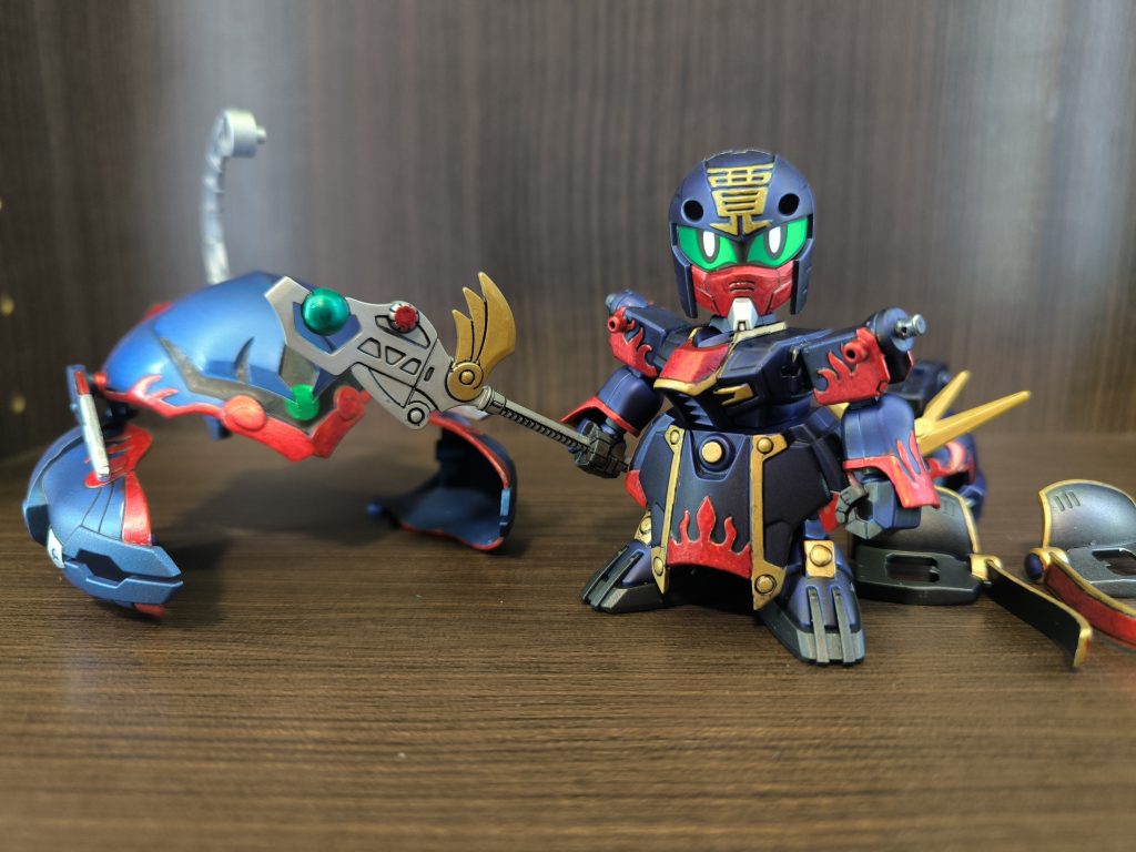 軽装形態、塗装はまさしげ工房さんの塗り分けを参考に塗装しました。本体ボディ…タミヤディープブルーメタリックカニボディ…タミヤメタリックブルー襟と足先…タミヤメタリックブラックシルバー…タミヤマイカシルバー赤…ガンダムマーカーロイヤルメタレッド金…ガンダムマーカーレッドゴールド下地にシルバーサフ仕上げにMr.スーパークリアつや消し以上で仕上げてます。今回レッド部を何で塗装するかめちゃくちゃ迷って塗り重ねすぎてムラムラになってしまった…全部落とすのもなぁ…セット品やし、まぁ良いかと雑にしてしまった💦