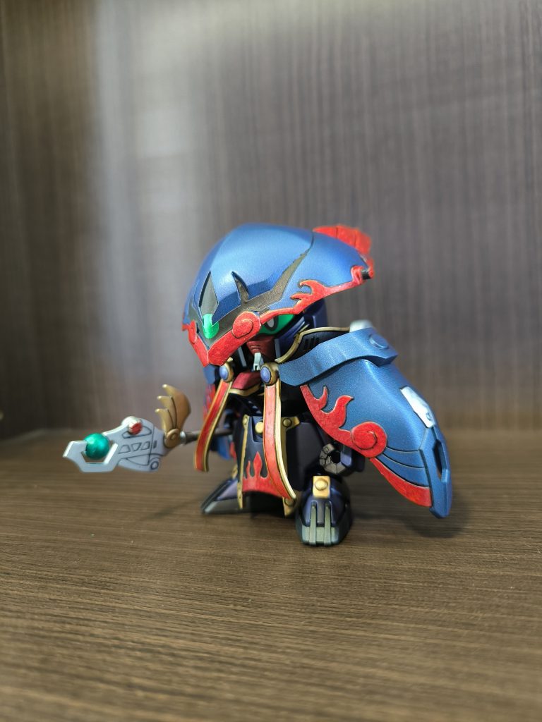 暗殺者形態…やっぱり赤の塗りムラ嫌やわぁ…塗り分けムズいてコイツという訳で今回はSD三国伝賈詡アシュタロンを製作しました。ポリキャップが1個足らなくて…呂布のポリキャップを拝借しましたが、何とか完成にはいたりました。