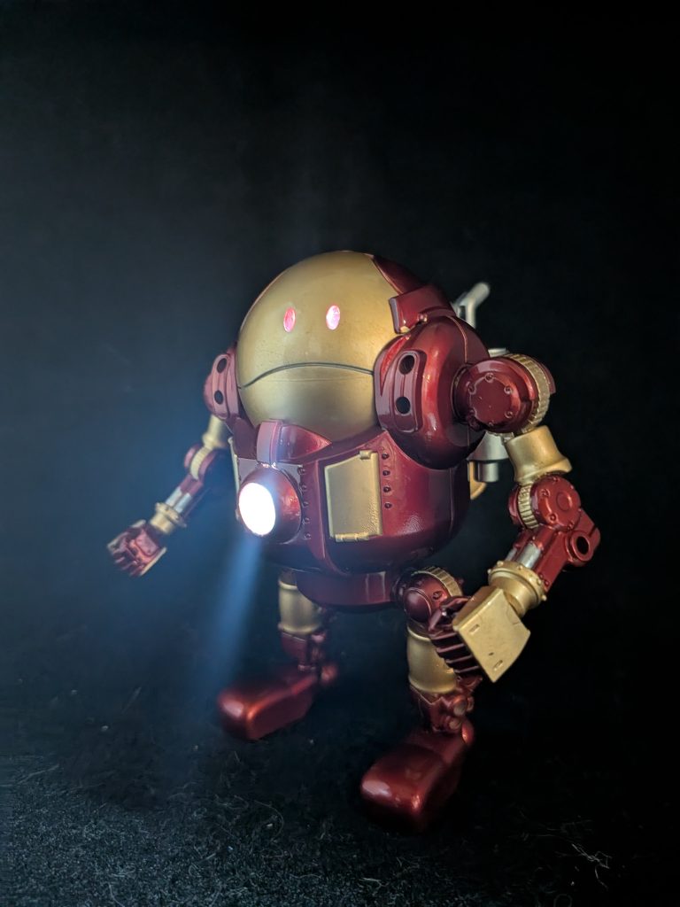 アークリアクターはレジンで作成してLEDを仕込みました。