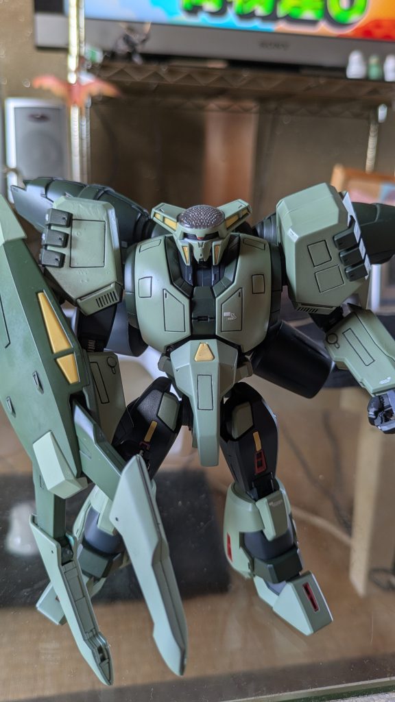 ボディと両肩のスジ彫りも気に入ってますが、まだまだ改善の余地ありそう。