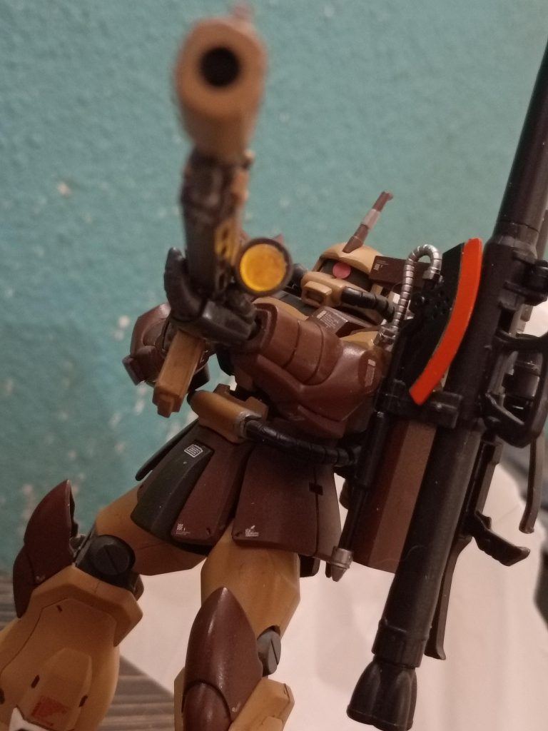 主武装は改良型対艦ライフルです。砲身が短縮され、より大型で強力なセンサーが搭載されています。