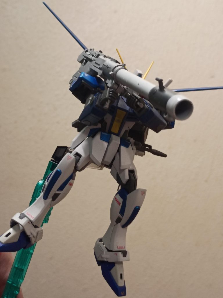 バズーカはHGUCシナンジュ・スタインから拝借。ダガーとよく合うと思う。