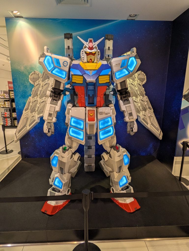 作品名：ガンダム　POPUPStore　in　OSAKA行ってきました！<p>ガンダムの像が各所に置いてありました 一つ一つに手が込んでいました 品揃えは……………。という感じでしたが限定品もあり、新作のシャイニングやギャンなどもありました</p>