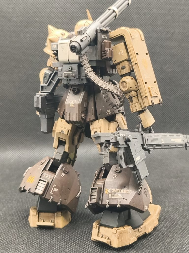 色はレッドブラウンとライトサンドのスプレーで。サンドカラーがいちばん落ち着きます・・・