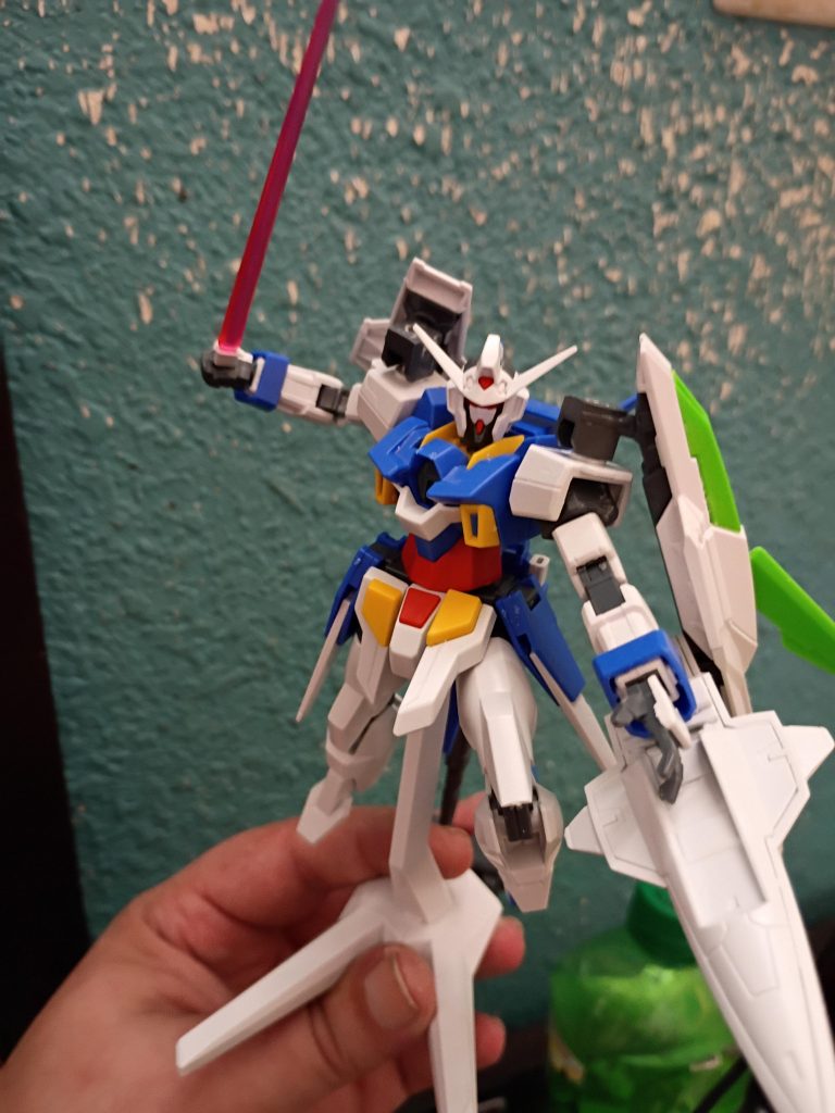 MSモードに変形すると、シールドが腕部にマウントされる