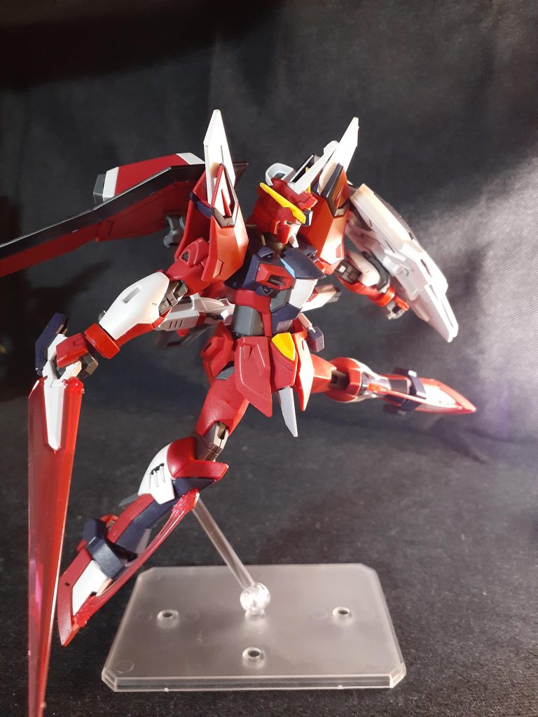 ビーム重斬脚を使用した蹴り上げ体勢です。SEEDアクションシステムのお陰で脚部を伸ばせるようになり、体勢が取り易くなりました。