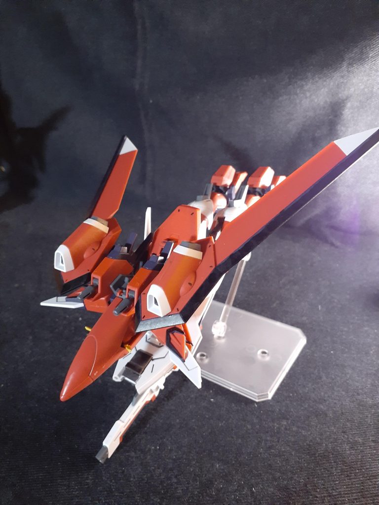 MA形態です。ライジングフリーダムと比べて翼の位置を大きく動かさずにコンパクトにまとまった感じがします。