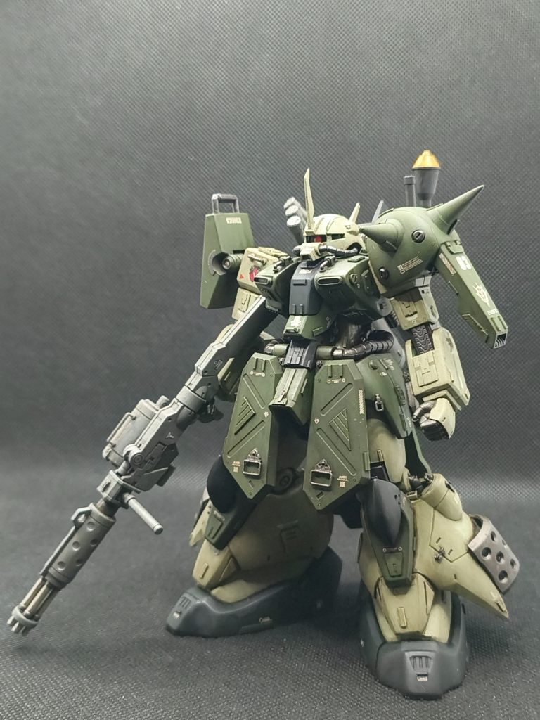 私にしてはめずらしく、プロポーションをちょっと変更しました。足首を一部カットして短足かつずんぐりした下半身になるように。胴体の細さはいろいろ貼ったりしてごまかしてます💦ムチムチの太ももはフロントアーマーを大きくしてカバー！