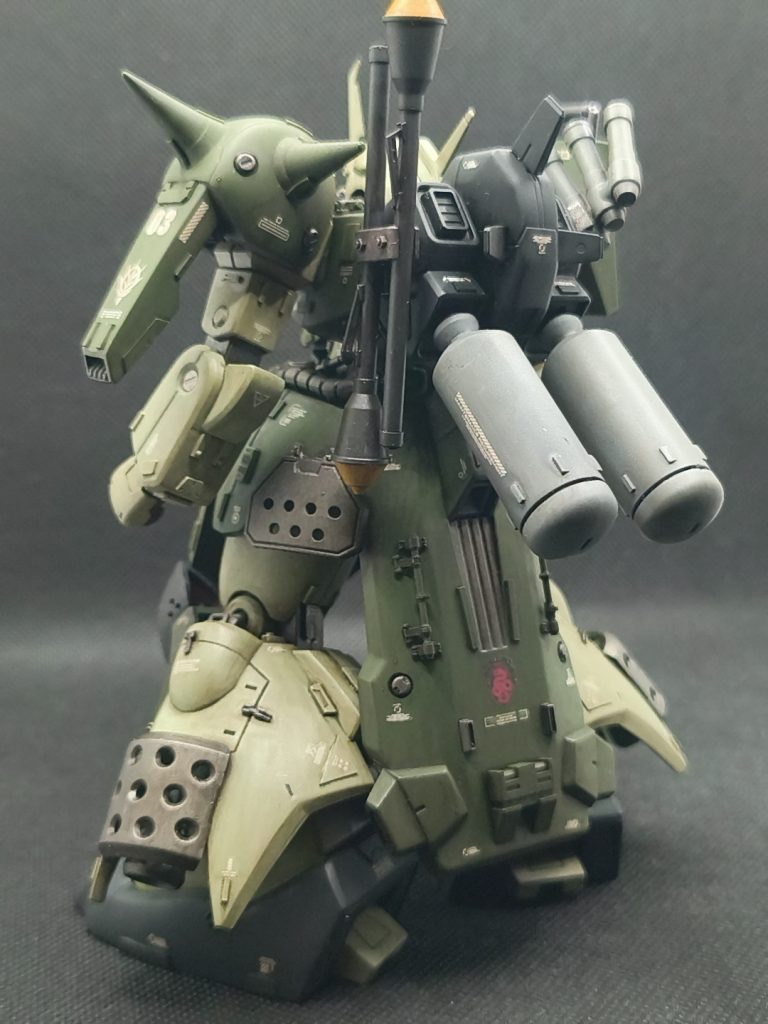 バックパックはプロペラントタンクの位置を変更して、シュツルムファウストとスモークディスチャージャーを付けました。