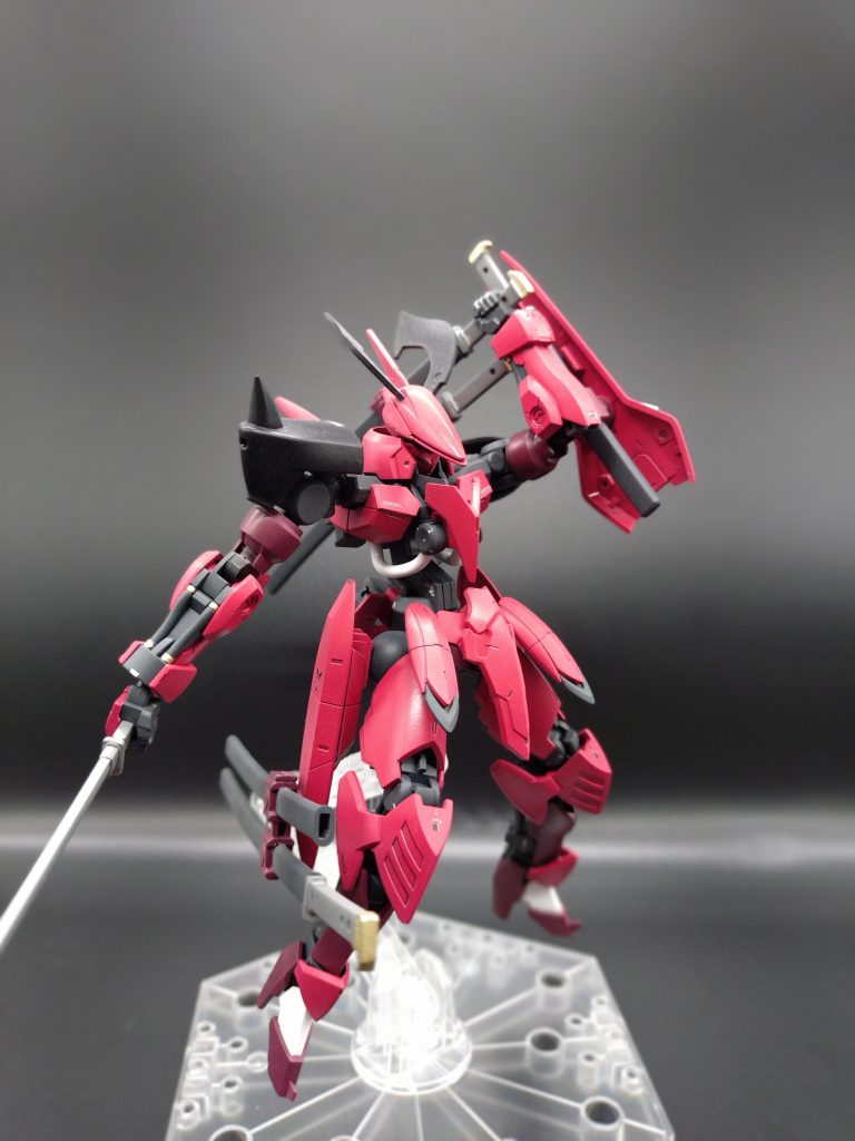 背面の刀はこんな感じで取ります