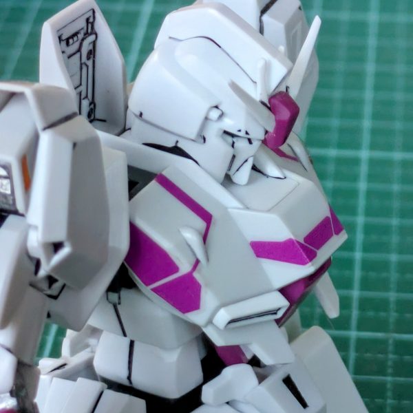 Zガンダム3号機作ってる途中です。もう少しで完成だと思うので許してください…なんせ学生なもんでして中々取り組める機会もなく…罪プラ初めてできちゃいました。サムネはお試しでリヴァイブHGガンダムのビームライフルをガンマカで傷付けたりしたやつ。メッキシルバーでやったら「ん？何かカッコよくね!?」ってなったのでこれがウワサのウェザリングか…？とウキウキです。傷のつけ方が難しいですねこれ。（2枚目）