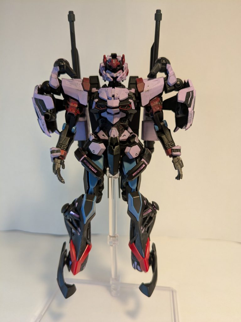 両肩のシールドで範囲はそれほど広くないがIフィールドをはれる、注目させることが目的であるのとパイロットの性格のせいで暴れる為、ジークアクス、ジフレドが作戦進行中のオトリとして出撃が多い