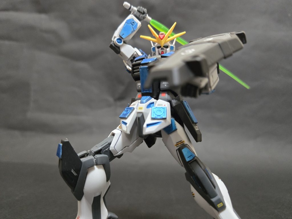 ヤツを見たらすぐに逃げろ、手前のガンプラが大事ならな……何せヤツは、聖鳳の白い悪m (ログデータはここで途切れている)