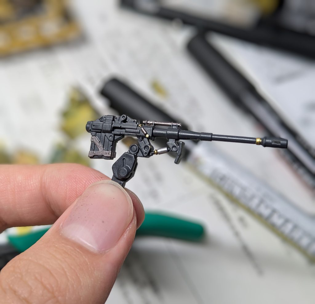 大事なキャノン部分なのでメタリックカラーをふんだんに使いました。弾倉のガンメタリックや砲身の先のゴールドがお気に入り。