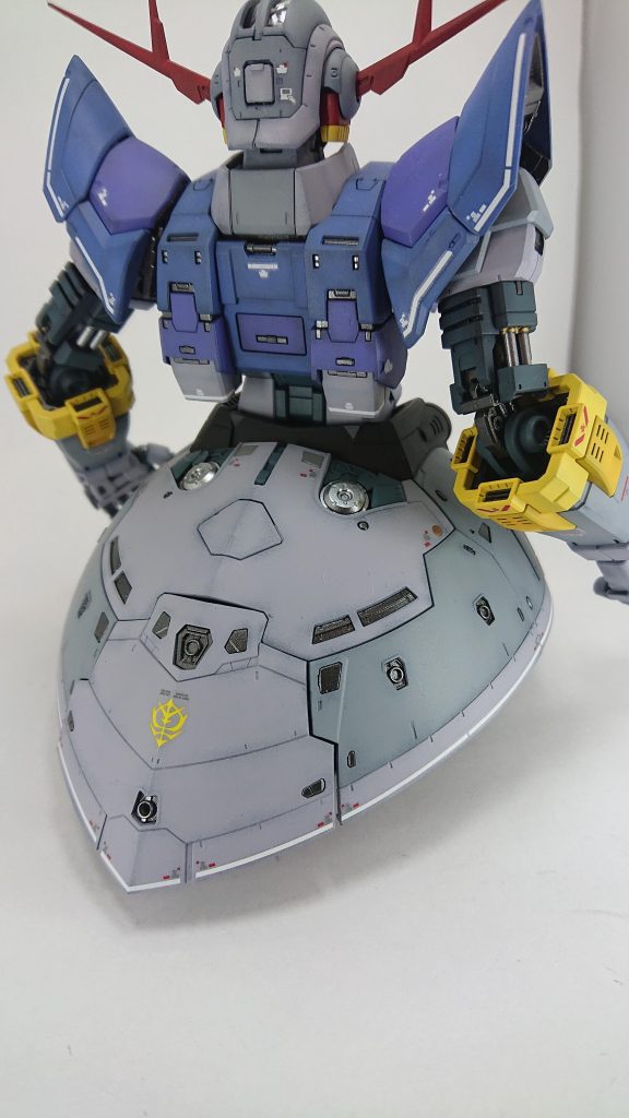 スカートのパネル分割がカッコ良すぎ。何気にバックショットも素敵なジオングです。もう一体作りたいような、止めときたいような…そもそも手に入らないような…