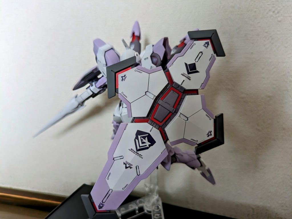 ベギルペンデの盾も塗り分けでGUND搭載しました笑