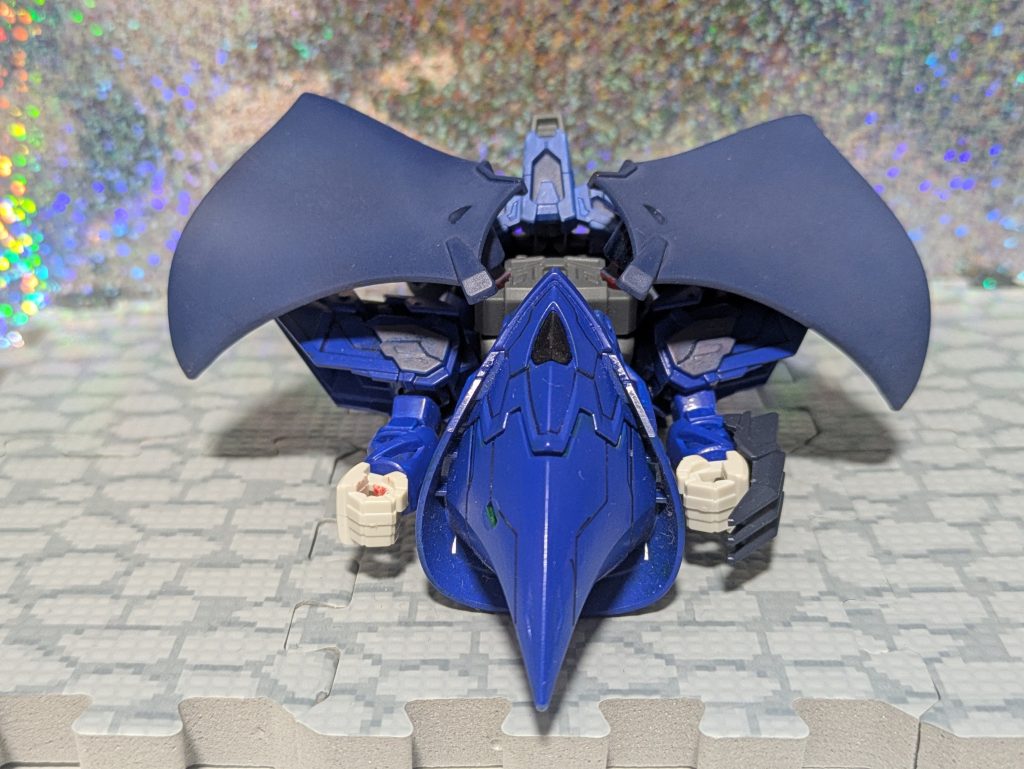 ハンブラビらしく簡易変形。財宝を盗み出した後は，この形態で素早くおさらば。