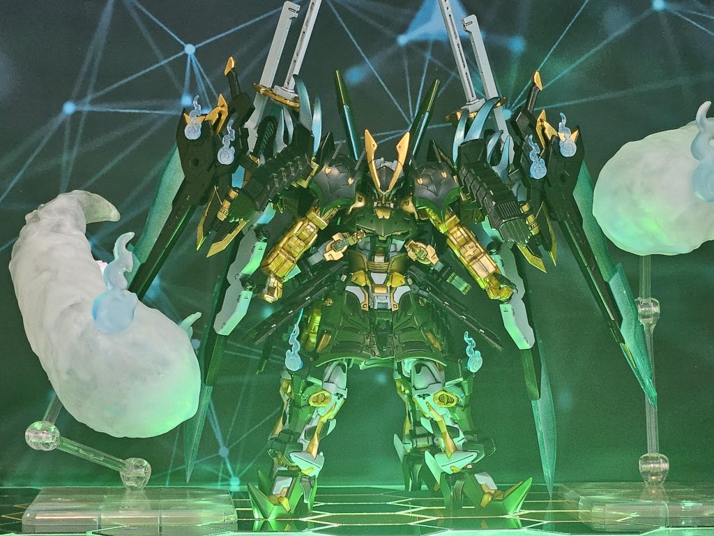 半人半霊の妖夢らしく人魂っぽいエフェクトをレジンで制作。機体に取り付けてあるエフェクトから魂魄玉(サイコミュ兵器)として遠距離攻撃に使用。ニュータイプではなく念力(ポルターガイスト現象)で操作可能?という案。