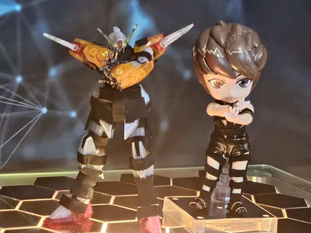 デスティニーはエナメル塗料 流し込みタイプを使用。武器塗装しましたが装備は不要でしたねw