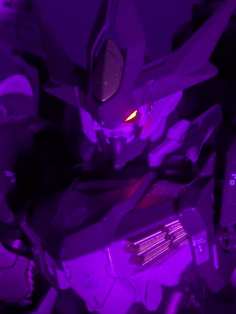 目は赤にしておきました。