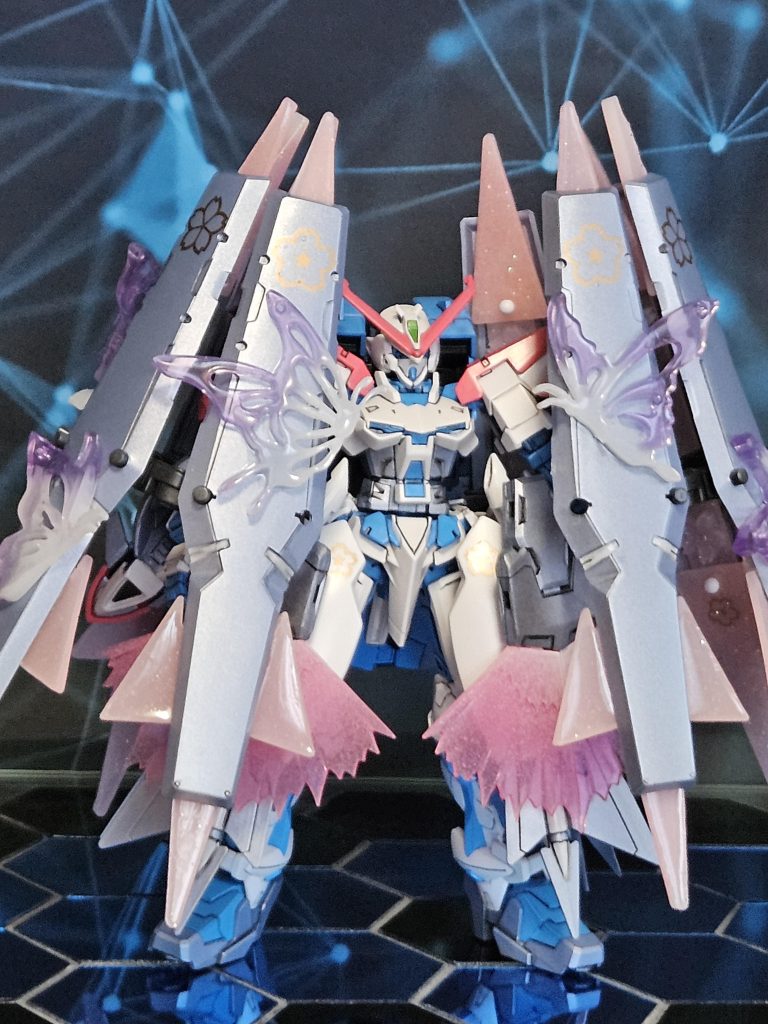 テレパスウイング(ドラグーンシステム…かな?)を閉じた状態。冒険して蝶々型のレジンを装飾しました。今回は不慣れなデカールシールも組み込んでます。早速失敗しましたが(エアが含まれ膨らむという現象が発生💦)