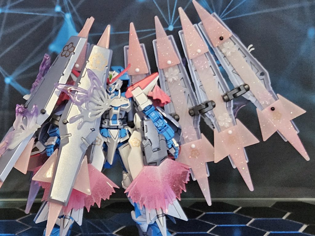 ウイングを展開シールドはコトブキヤ 鉄のラインバレルからヴァーダントの部品を使用。剥離剤?が多めに使用されているのか塗料が若干弾かれる現象が発生 汗 サーフェイサー吹かないと上手く着色出来ない模様。レジンで部品を作り(極力薄めに)桜の装飾をあしらいました。