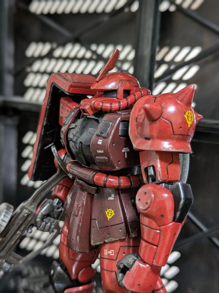 自分が思う「かっこいい」を追い求め、今まで好きな色で塗って来ました。ku-ka今回、自分が1番好きな機体、シャアザクを自分なりの「かっこいい」をめざして作ってみました。😁