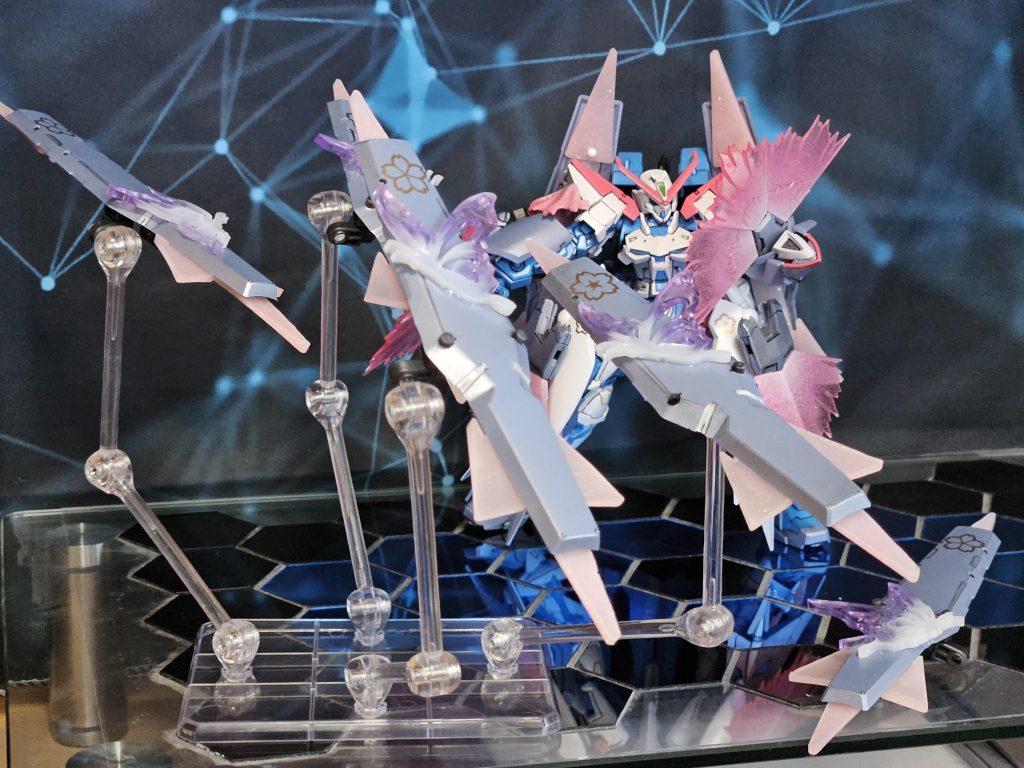 テレパスウイングを分離させドラグーンシステムとして使用可能。レジン部分をヒートカッターとして使用でき、攻守に優れた戦術が出来る。