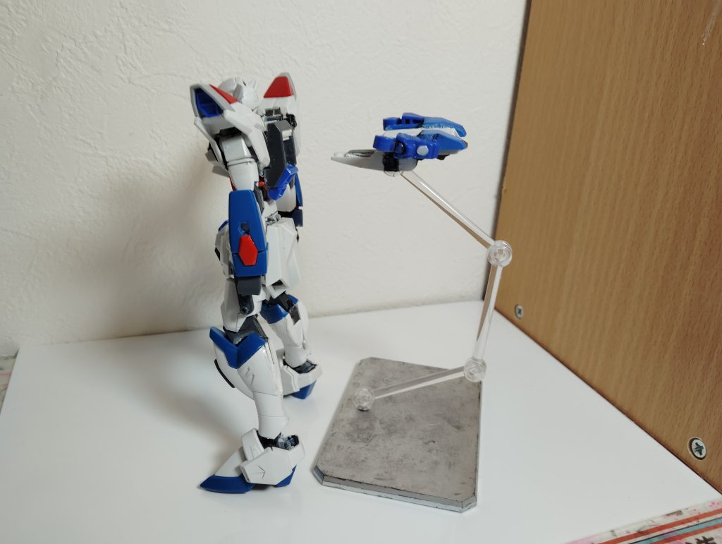 今作はバックパックをコア・ファイターとドッキングできるようにしました胴体にはさらに特別な可動用のパーツもあるので絶妙な幅を見つけるのが大変でした