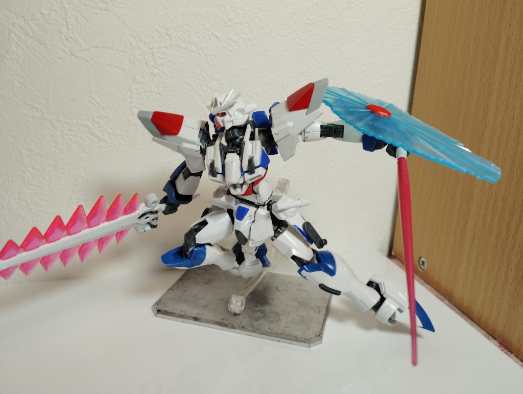 腰の捻りが今作のアピールポイントです格闘機体で大事な事って何かな~ってなったら可動範囲と腰の捻りかな〜となりまして今回可動に頑張りました