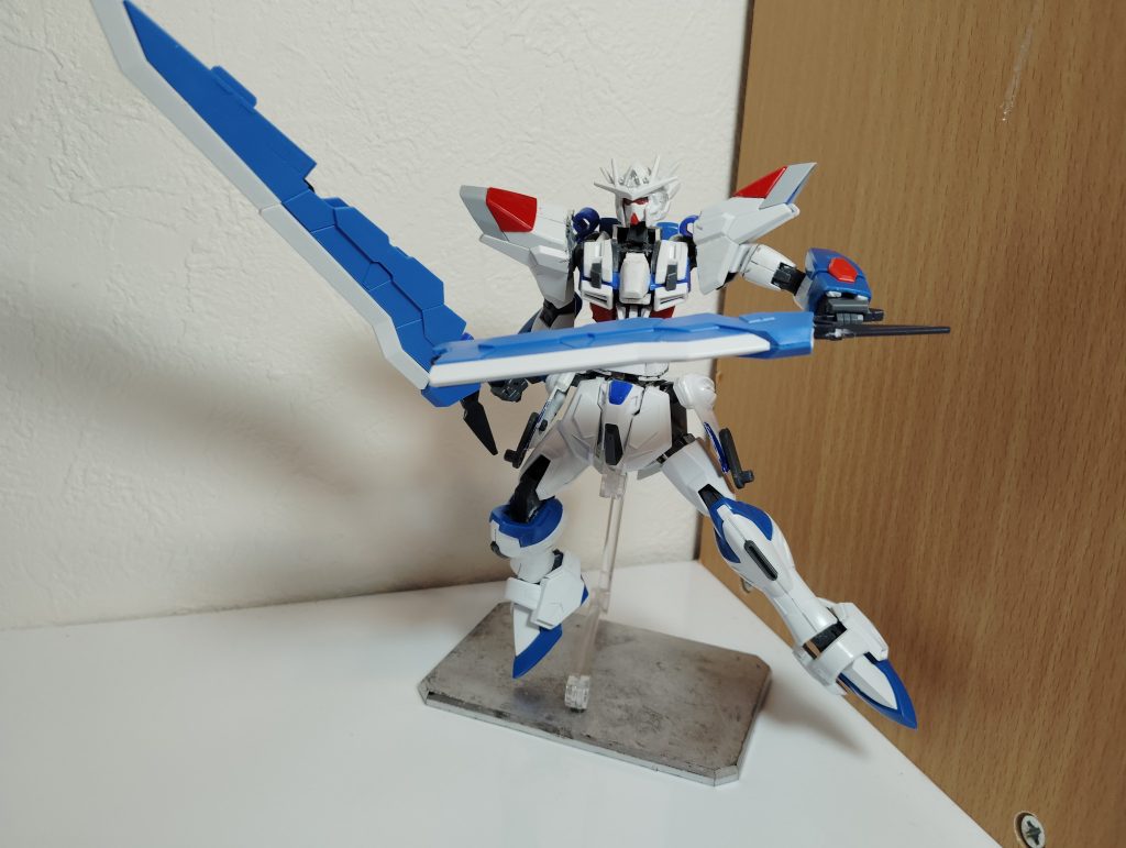 大剣も装備片刃モードと両刃モードの切り替えが出来るコア・ファイターの側面のハードポイントにも装備で出来る