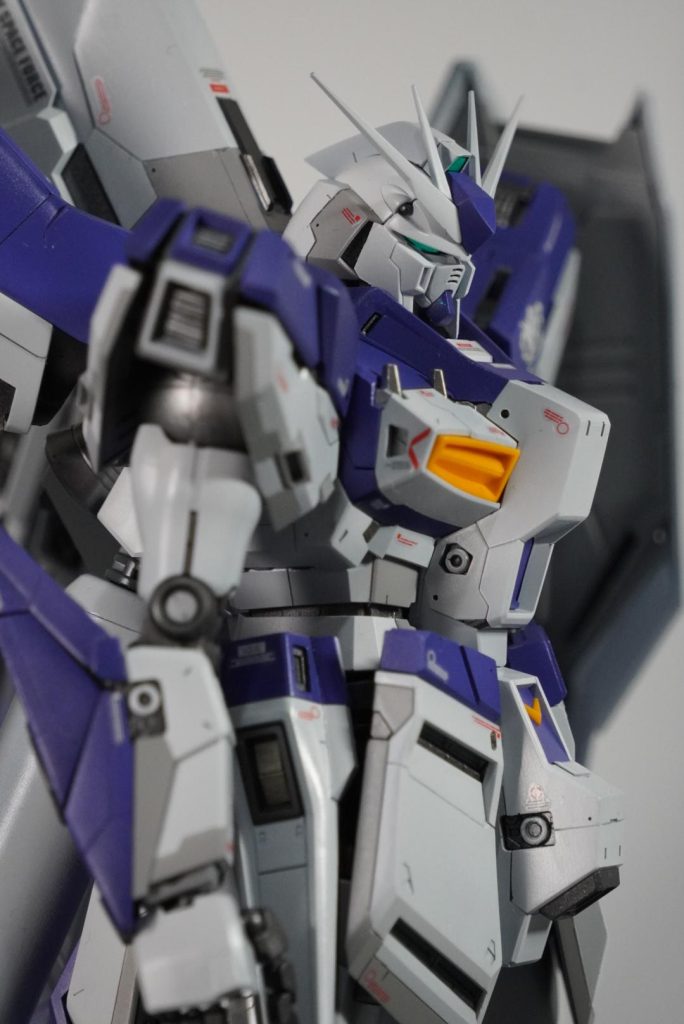 前作もそうですが、白の下地は黒で決まりだね。ブルーはRGほど行くとヒロイックになりすぎるかなと思ったので色々混ぜてパープルよりのブルーと言う感じで。今回の調色は大優勝✨️