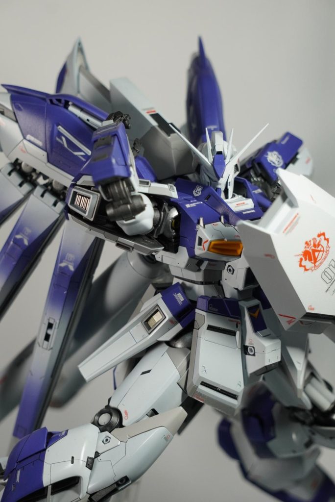 ビームサーベルポーズもバッチリさすがはMGですね。稼働がよい。ガシガシ動かせるのはいいけど、塗装剥げが恐怖。。