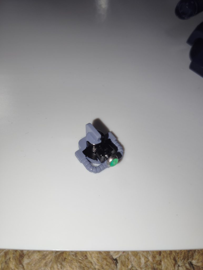 見にくい、ですけど割と簡単でした、モノアイだけちゃんと作ればすぐできると思います。