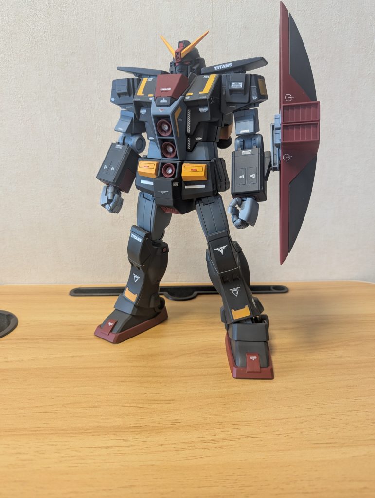 古いキットなんで合わせ目が多く、全部はしてません。特に頭部に関しては早々に諦めました。