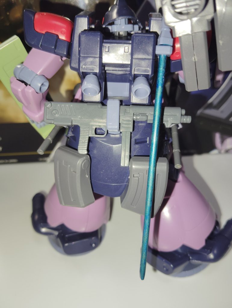 バトオペでは持ってますよね、MMPマシンガン、この留め具もそれ用だと思いますし。ヒートサーベルはまた青色で