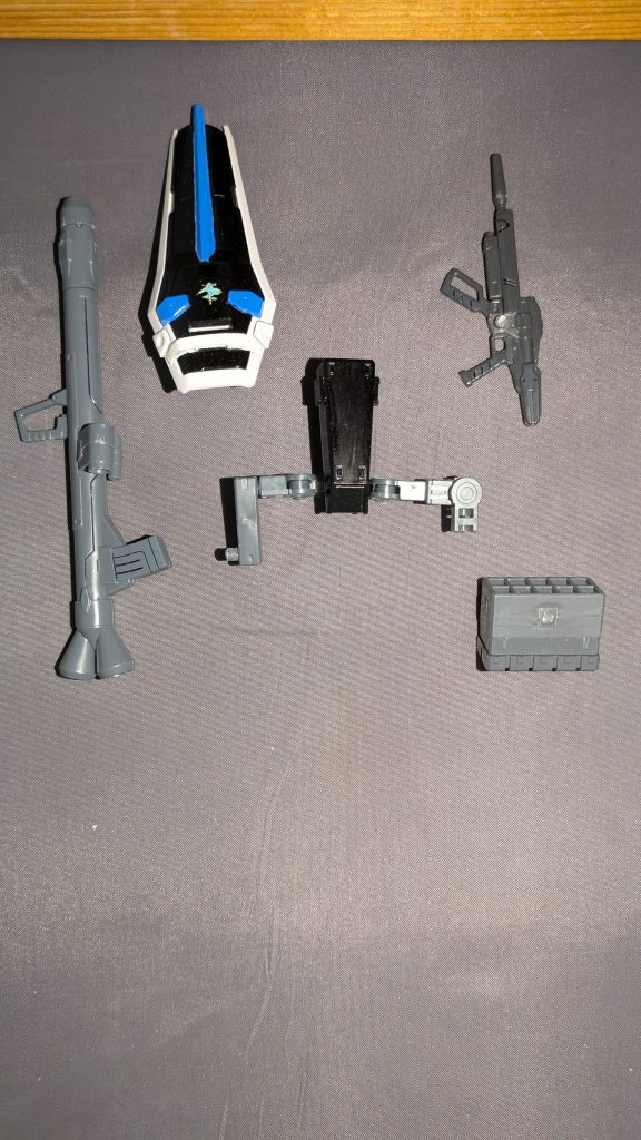 装備3連ミサイルは作れる気がしなかったので今回はナシです。無反動砲ビームライフルビームサーベルシールド10連ミサイルコンテナ