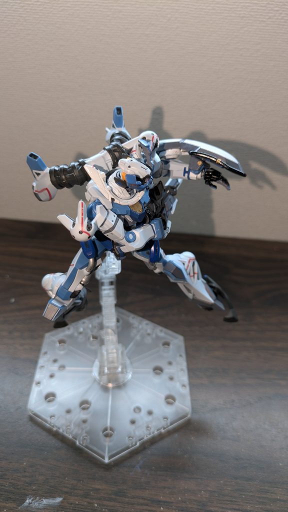 振り向き撃ち。Ω起動したマチュならやりかねん•••