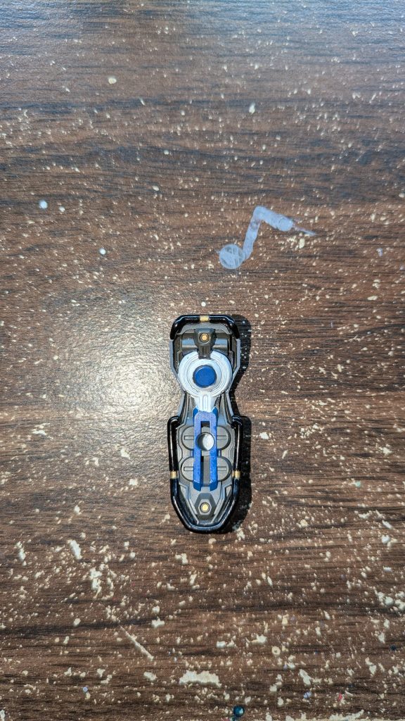 シールド裏はすごく難関だと聞いていたのでそれっぽくするだけにしておきました。外側のパイプ的なものを色分けしたのは正解でした。かっこいい。