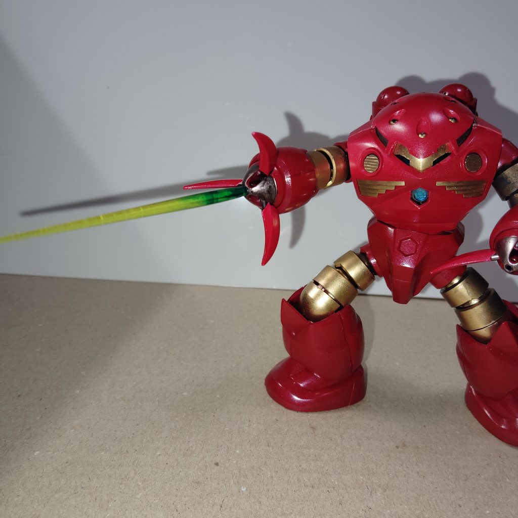 リパルサーレイ用に手の真ん中に穴が空いてます。肝心のエフェクトは一つしかないんですけどね