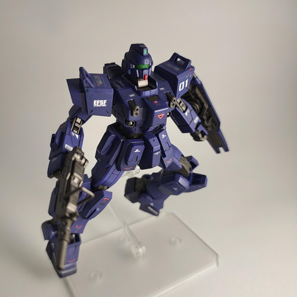 ブルーディスティニー1号機は自分にとっては突如現れた敵でも味方でもない謎の機体というイメージが強く、そのイメージを暗めの色合いで表現したつもりです(上手くできているかは置いておいて、、、)