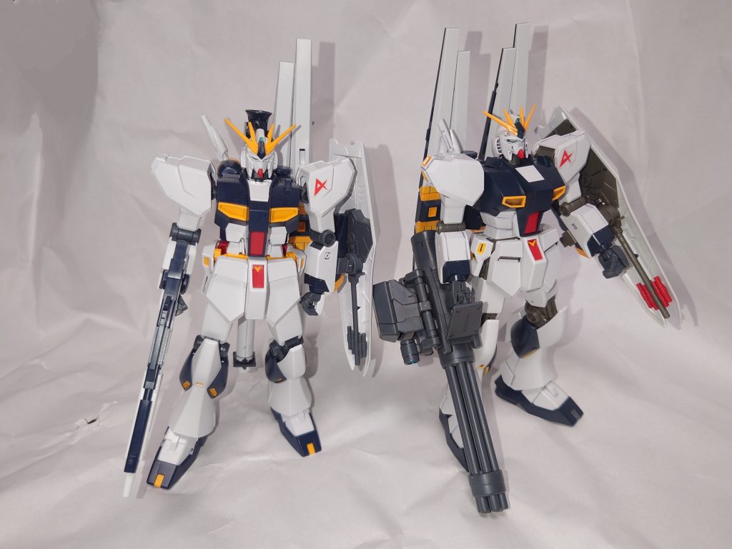 フィンファンネルとハイパーバズーカをお裾分けした息子のEG νガンダムとツーショット