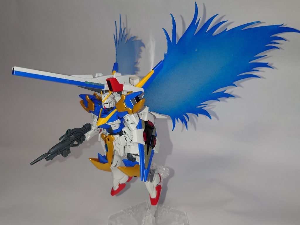 シールドのゴールド部分はシルバー下地にガンダムマーカーのMEPEホロイエローで塗装