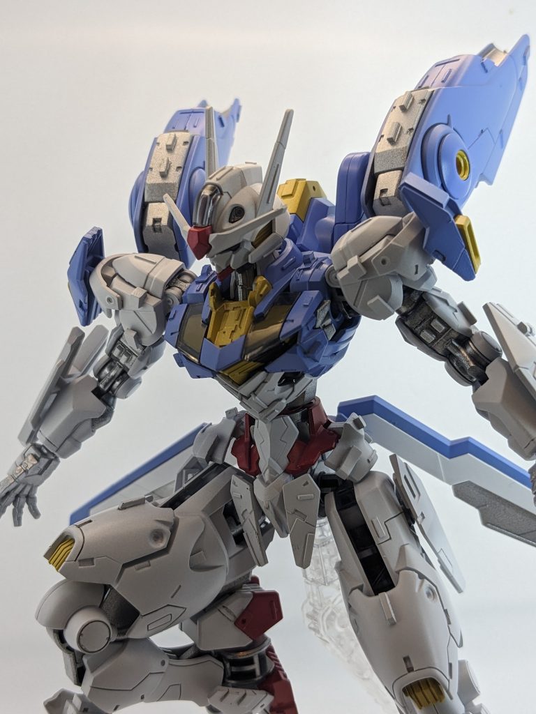 シルバーを下地にすることでライト当てるとメタル感が出ました。