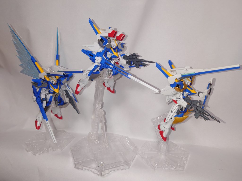 キャノンユニットを左右入れ替えて製作した弐号機とノーマルで製作した参号機を使って遠距離砲撃仕様のダブルキャノンと中近距離仕様のダブルビームスプレーポッドにする事が出来ます                                    (バスターキャノンユニットは全て同じ加工なので壱号機、肆号機の物でも交換可能)