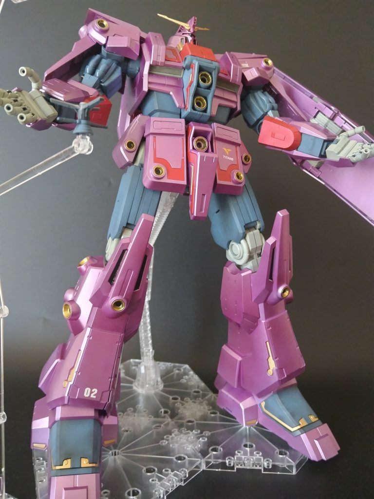 ガンダムVSΖガンダムにおいて空中で特殊射撃を行うとポーズを決めつつビームを撃つのが印象的でした。今思い返すと隙を晒しているだけでは...?